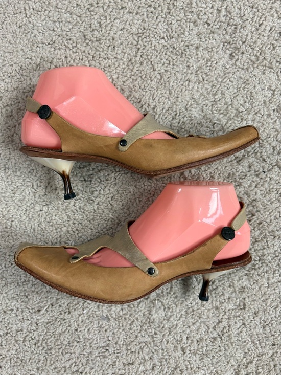 cydwoq Shoes - Vintage CYDWOQ 2 Tone Beige OSMOSIS Hand Made LEATHER Kitten Heel COMFORT PUMPS